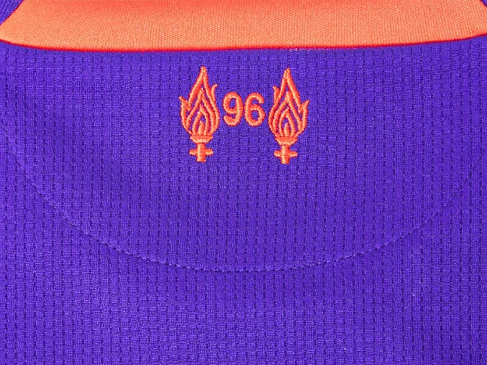 post card retro seconda maglia liverpool 2018 2019.webp